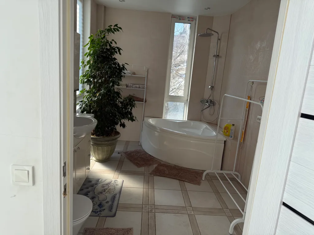 Дом в красивом районе