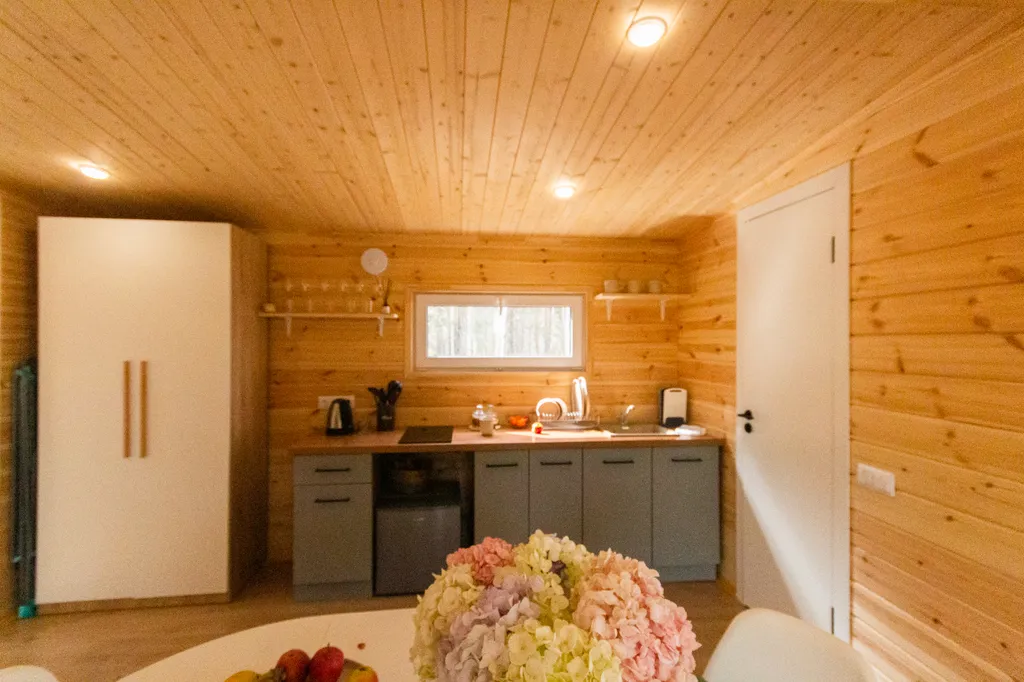 Уютный дом в лесу