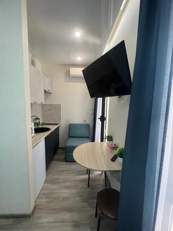 Квартира у моря с балконом и бассейном