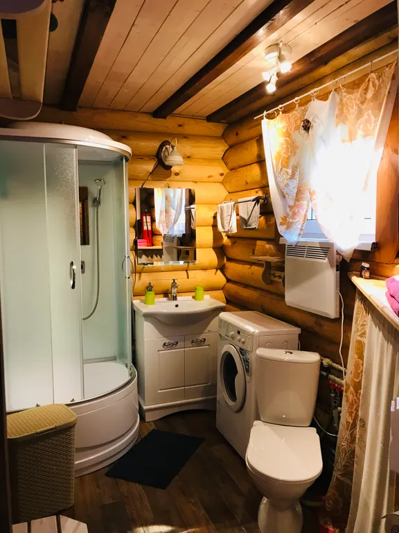 Дом из бревна Терем с сауной в черте города