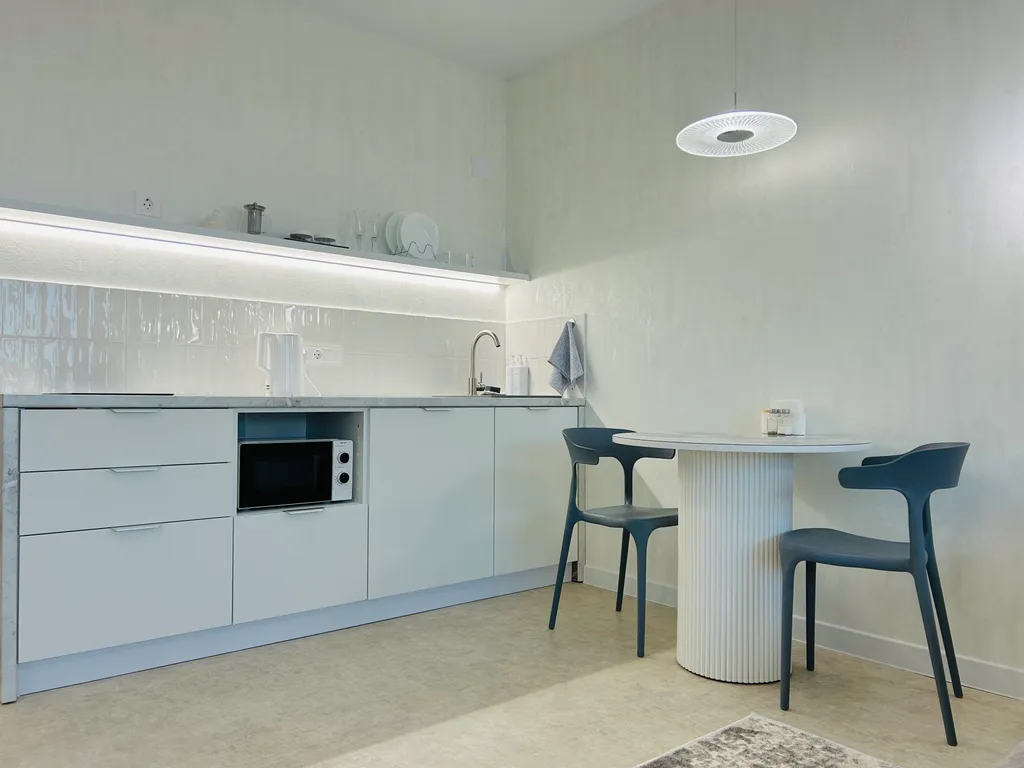 Студия Неоклассика с видом на город