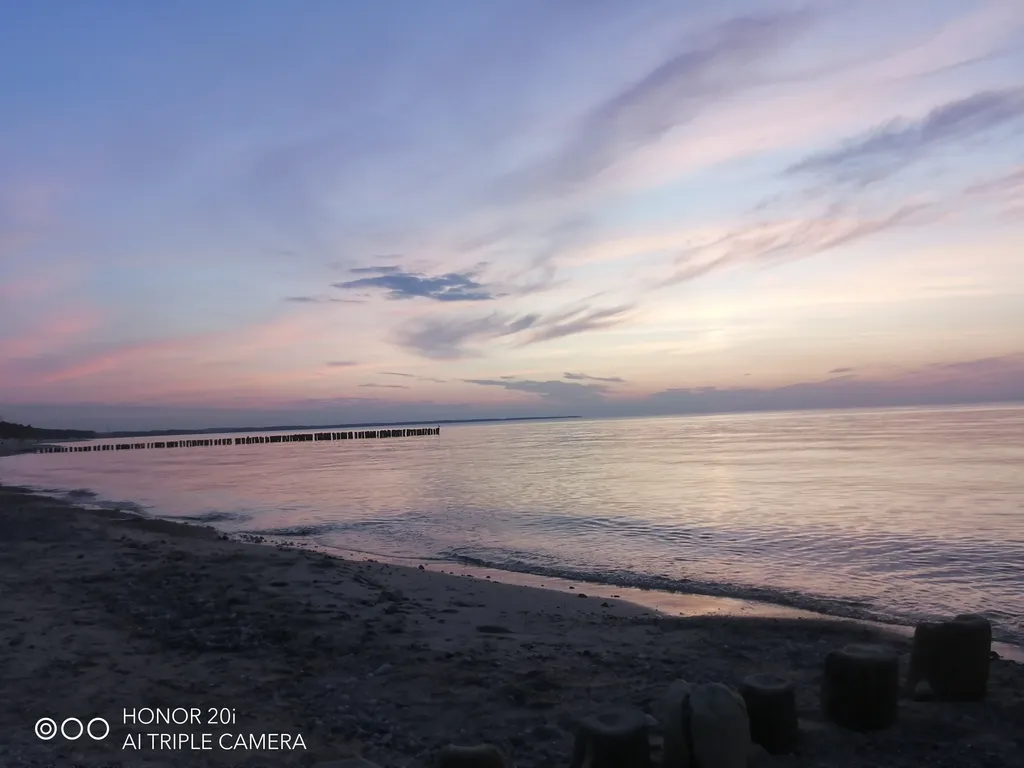 Дом из дерева у моря