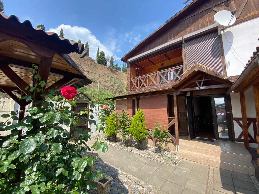 3-х местный домик с видом на горы