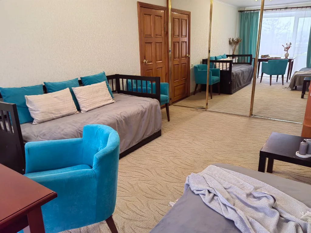 Видовая двухкомнатная квартира в 300 метрах от пляжа