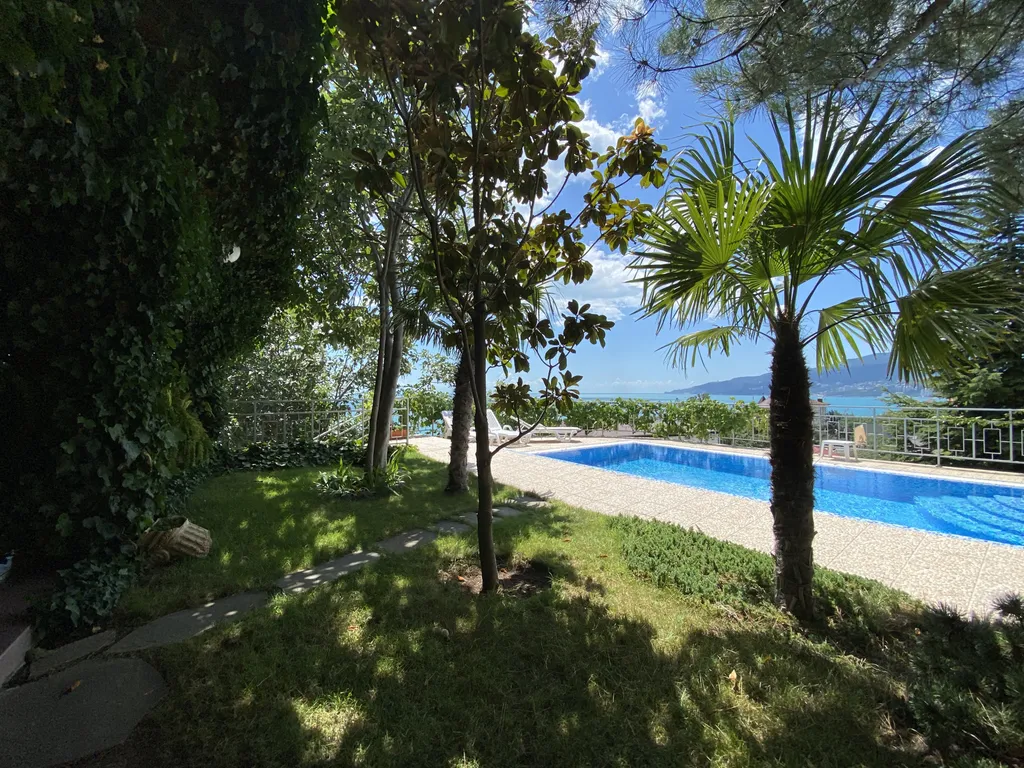 Этаж дома 500 метров от моря с бассейном