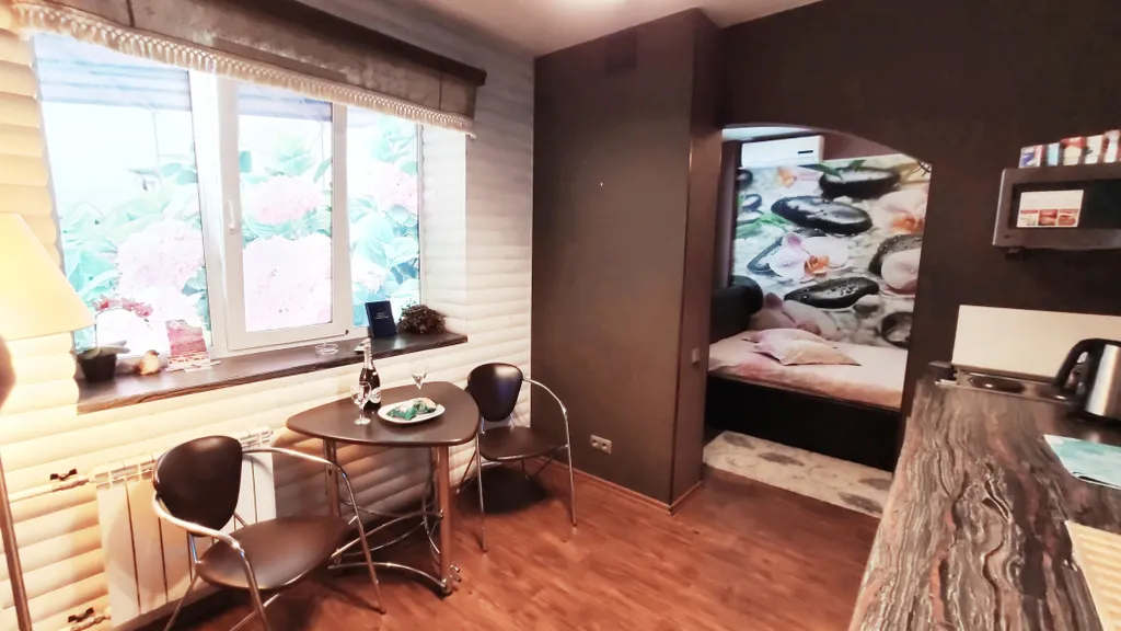 Квартира с большой круглой джакузи для двоих