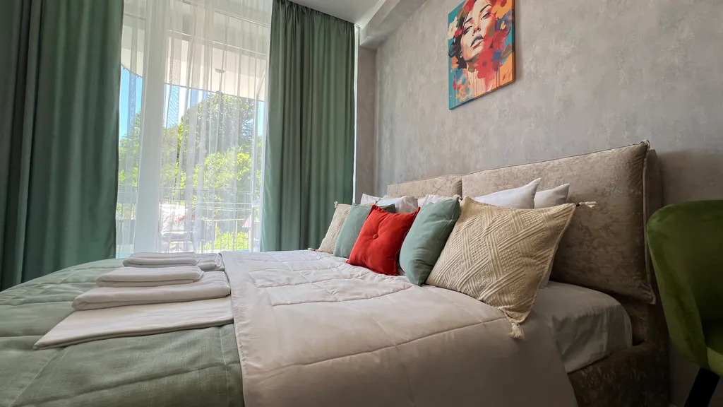 Студия с мини-балконом и видом на горы