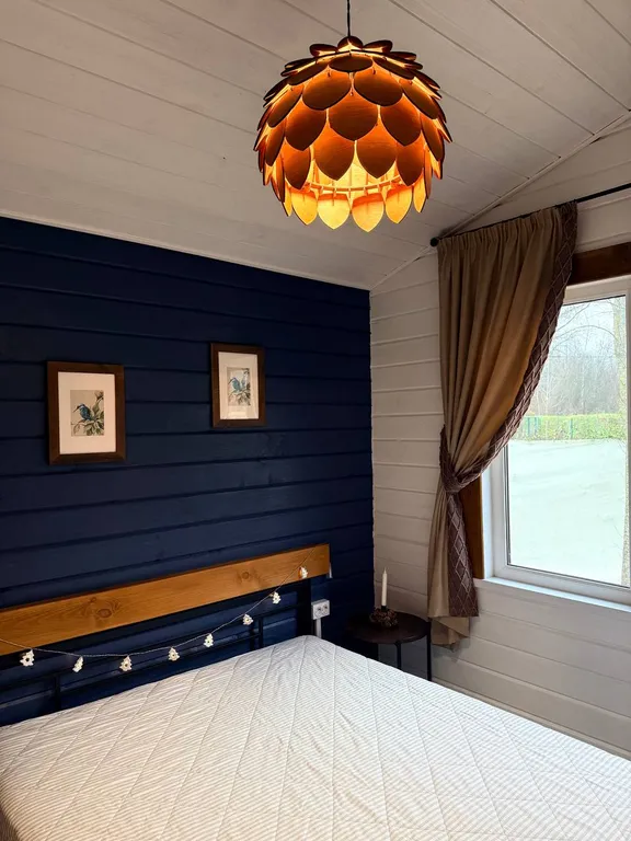 Шале в горах на берегу реки