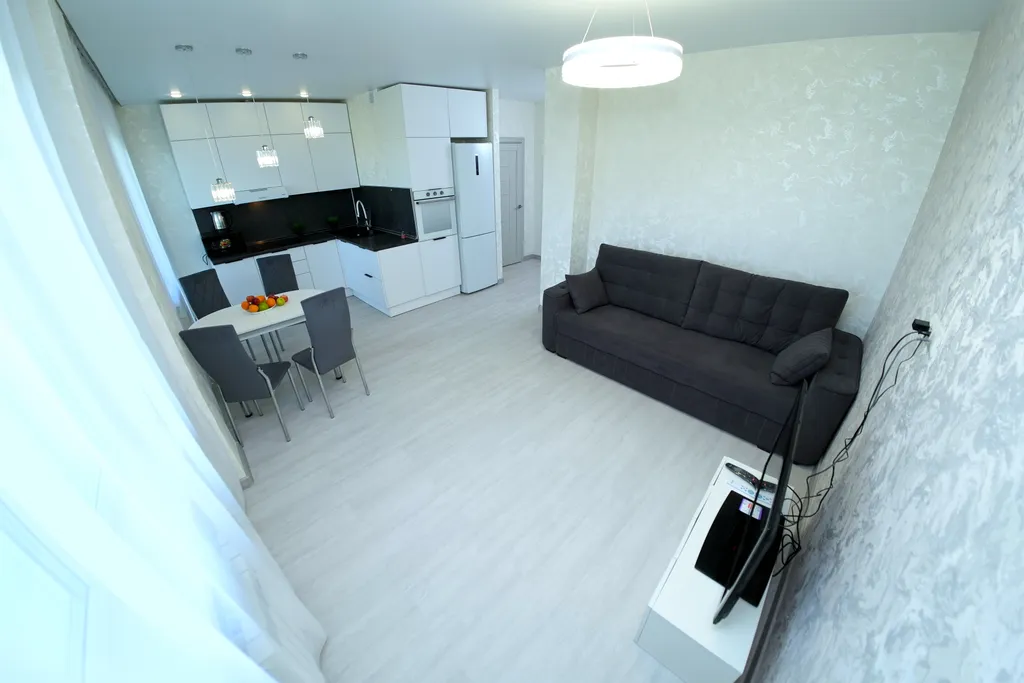 Комфортные апартаменты с видом на метромост и центр