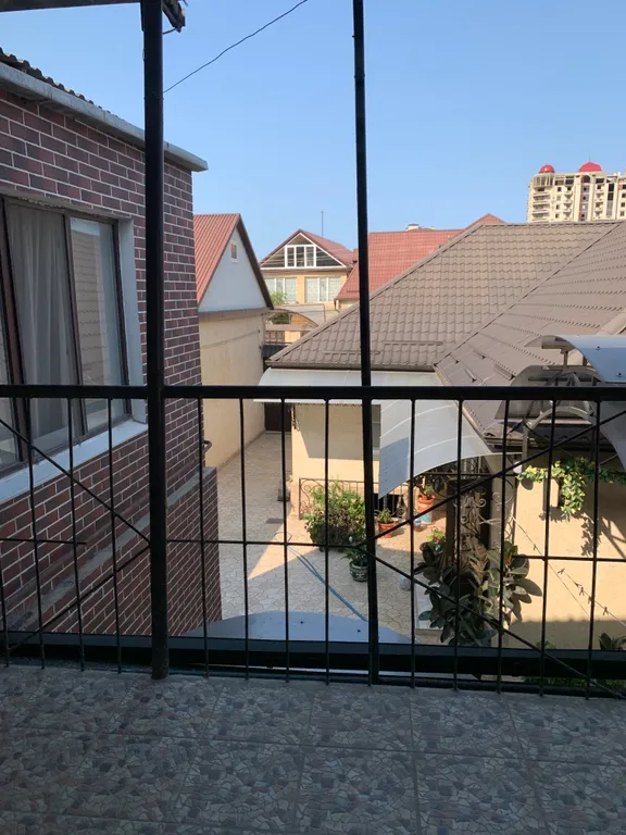 Комната в частном доме с верандой, вход отдельный, свой выход в сад.