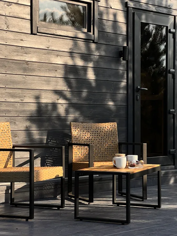 Панорамный дом с баней на дровах и чаном в окружении ёлок