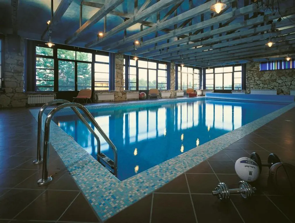 Коттедж с бассейном и сауной