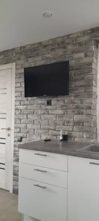 Комната-студия с отдельным входом, тихий район