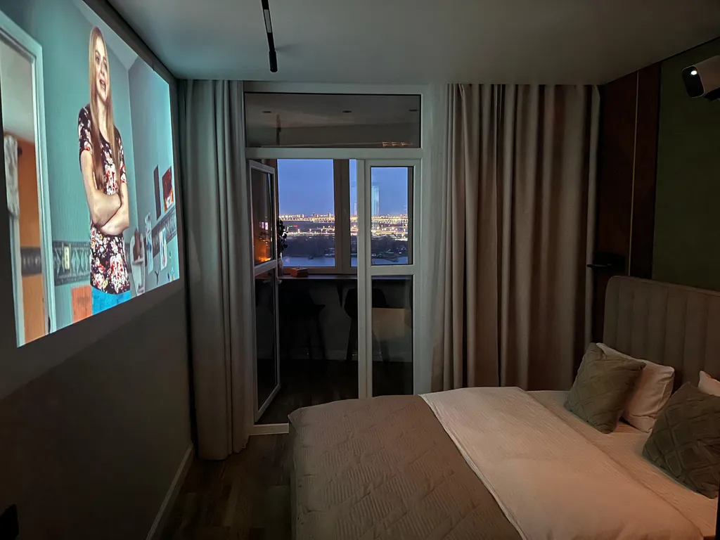 Апартаменты с видом на реку, проектором и игровой приставкой PS4