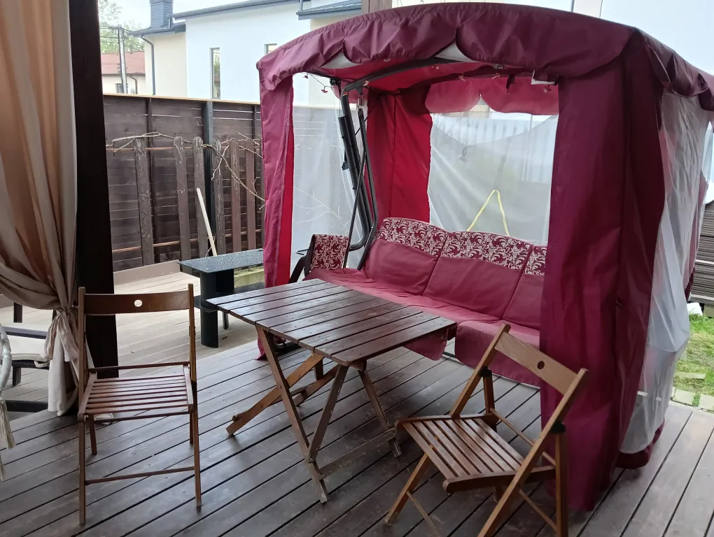 Дом с бассейном и террасой в коттеджном поселке