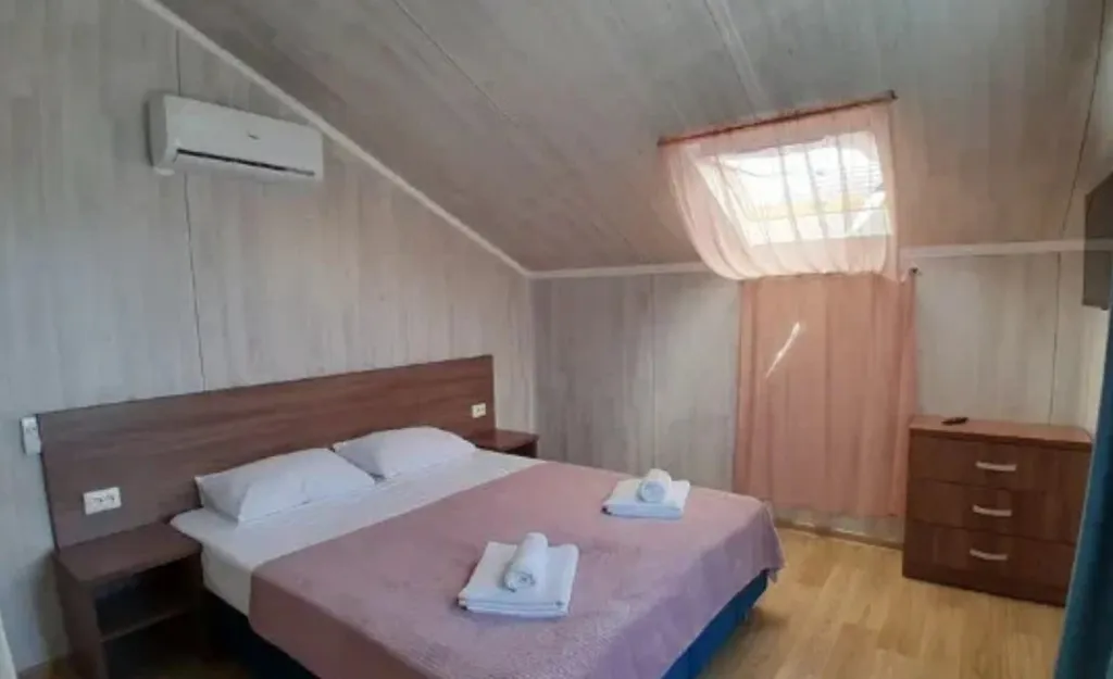 Квартира 2Семейный двухкомнатный номер с кухней на мансардном этаже — аренда посуточно в Архипо-Осиповка