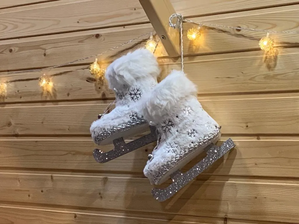 Чудесное место у озера с камином и русской баней