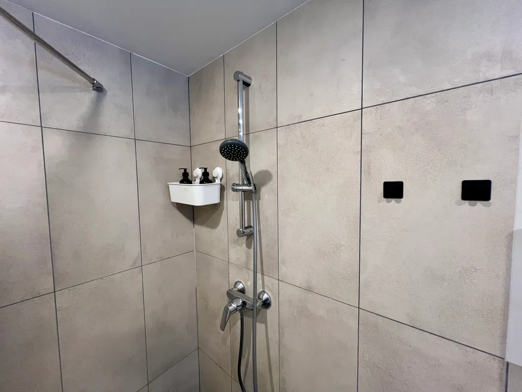 Синий домик в поле