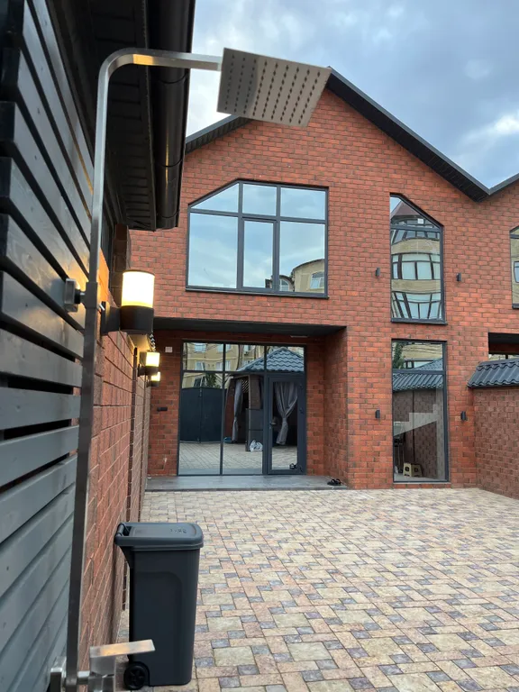 Двухэтажный коттедж на берегу Каспийского моря