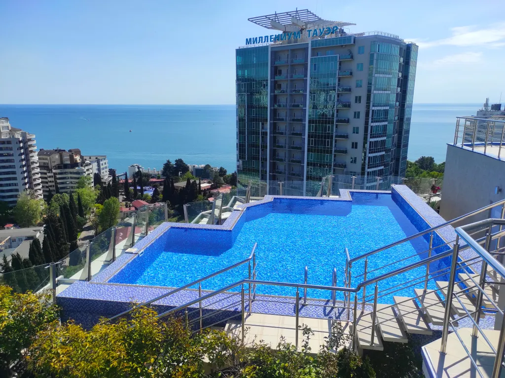 Большой пентхаус с бассейном