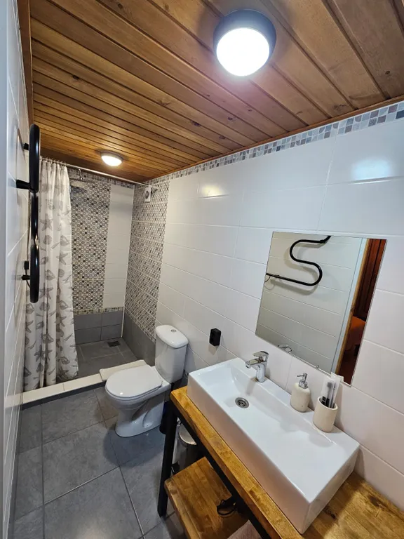 Современные барнхаусы на берегу Манжерокских порогов