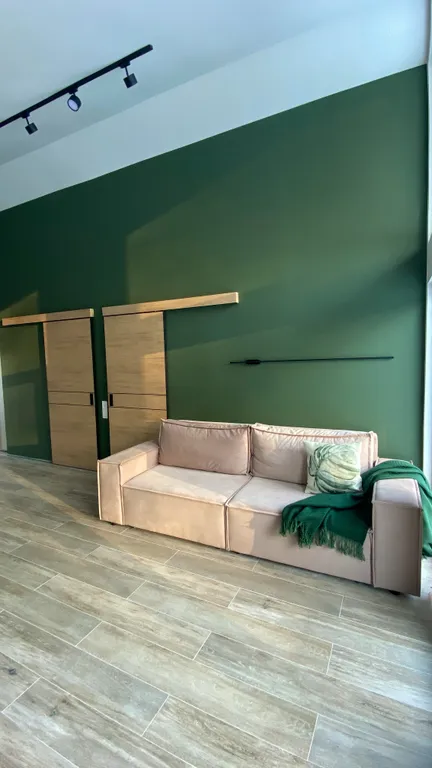 Дом с панорамными окнами и видом на лес