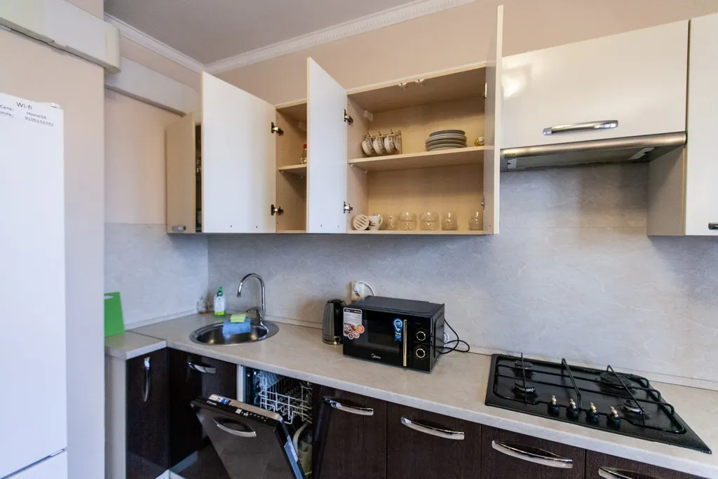 Просторная 1-комнатная квартира напротив ТЦ Обними - Курчатова 72