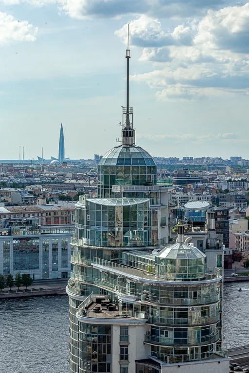 Элитный дом у крейсера Аврора