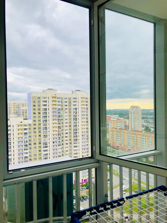 Уютная студия с большой лоджией в доме бизнес-класса