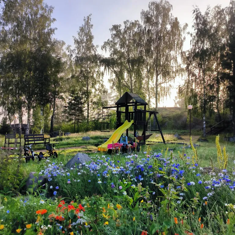 Дом на скале с панорамным видом на озеро