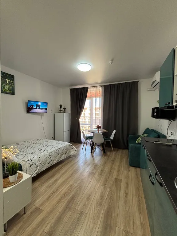 Уютная студия с террасой с видом на горы и бассейны