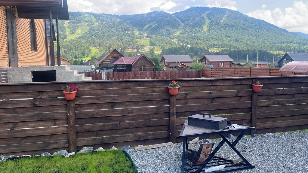 Уютная комната с видом на горы