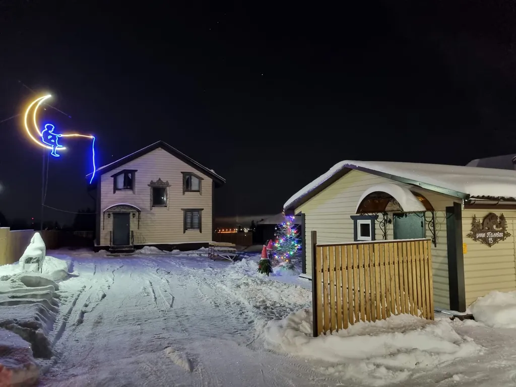 Дом по соседству с вотчиной Деда мороза