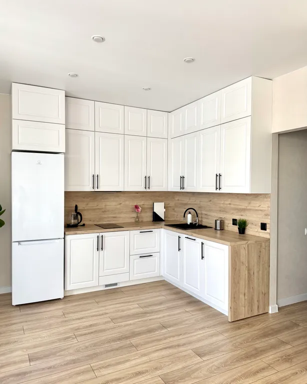 Уютная студия на 21 этаже с видом на озеро