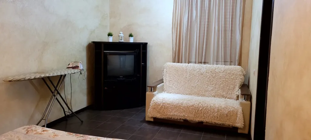 Отдельная большая двухкомнатная квартира в коттедже