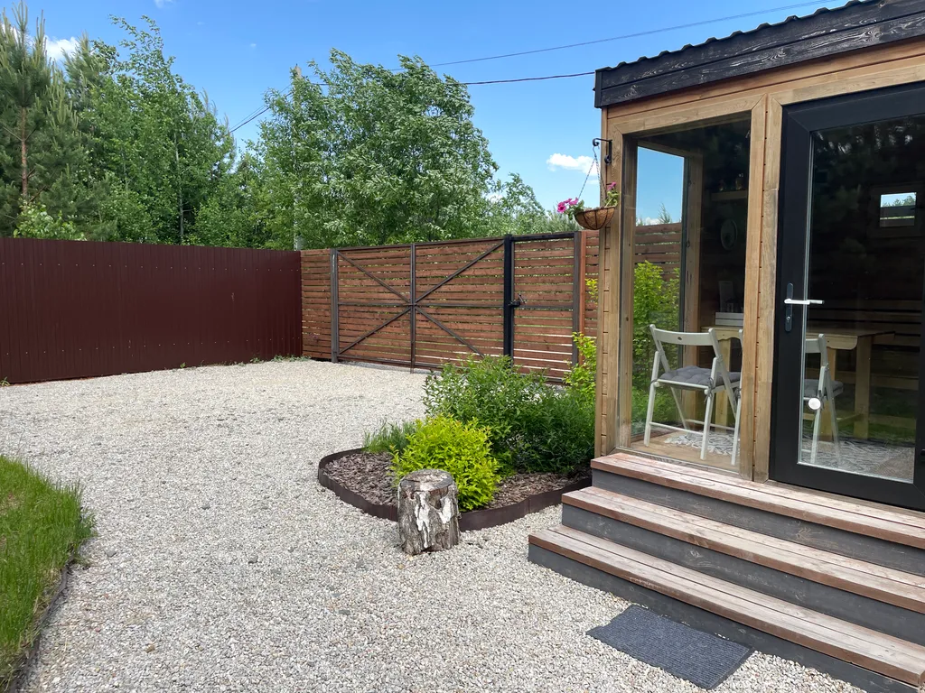 Дом с баней и купелью у леса