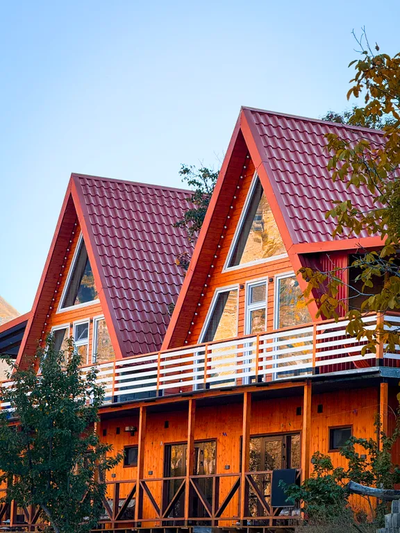 Уютные домики a-frame в горах