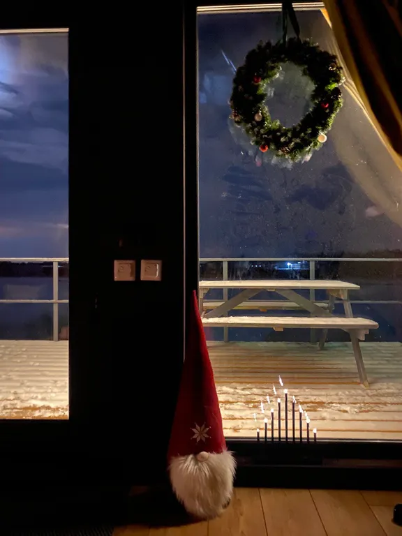 Smaland Ranta house-шале на высоком берегу с видом на реку и закат