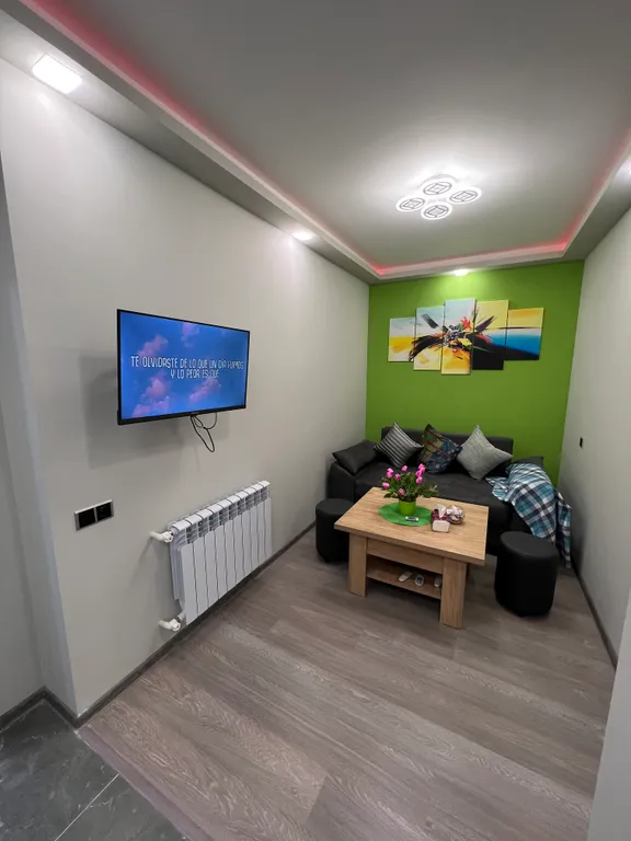 Sweet Yellow Apartment Self Check In