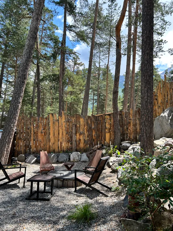 Атмосферный А-фрейм в сердце соснового бора с видом на Эльбрус