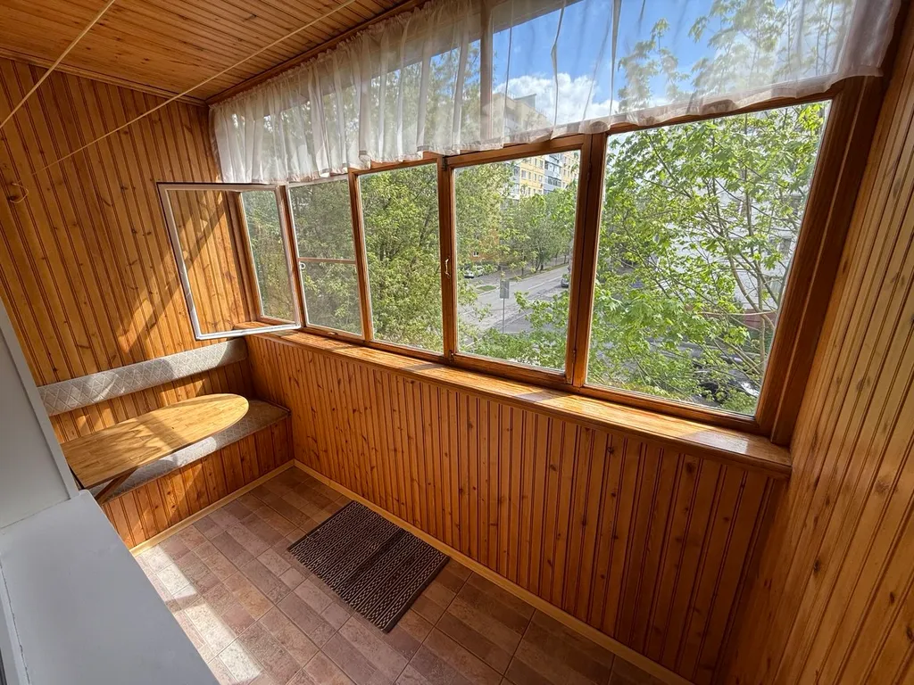 Трёхкомнатная квартира на Пл. Победы