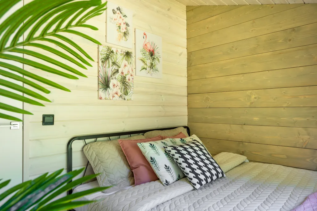 Дом с баней бочкой у воды и леса Green house