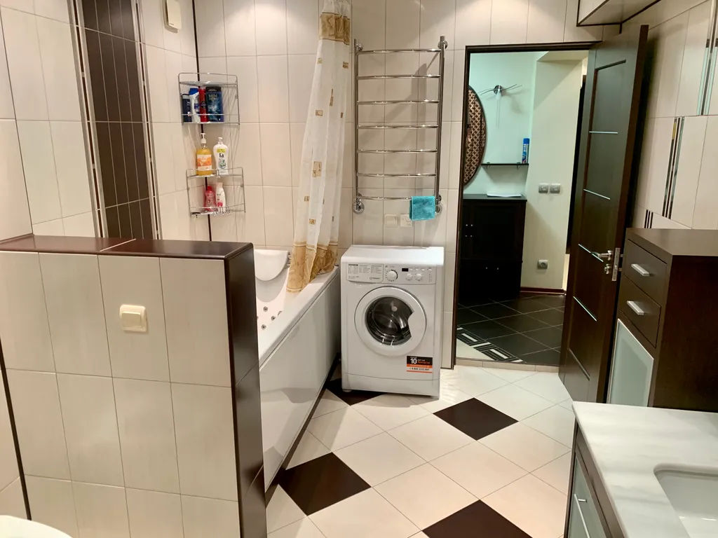 4-комнатная квартира с камином, рядом Центральная площадь