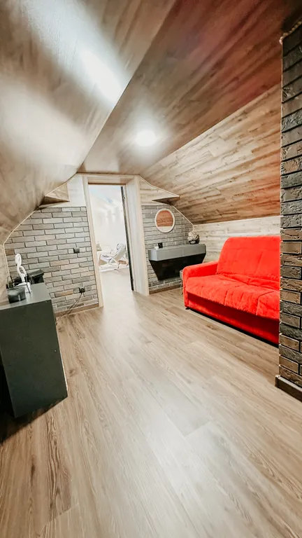 Новый дом с подогреваемым бассейном и сауной