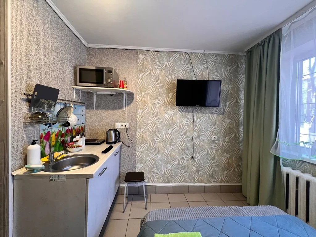 Мини - студия  эконом в центре  города