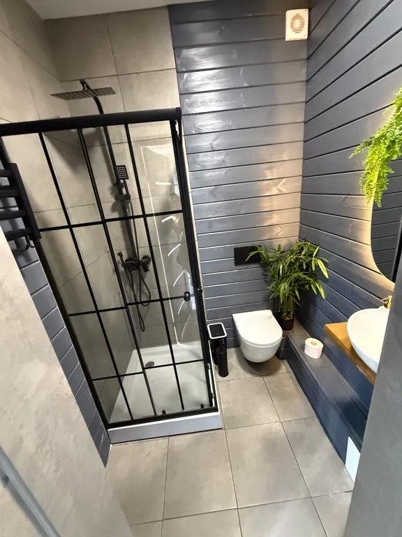 Просторный дом с видом на настоящий лес