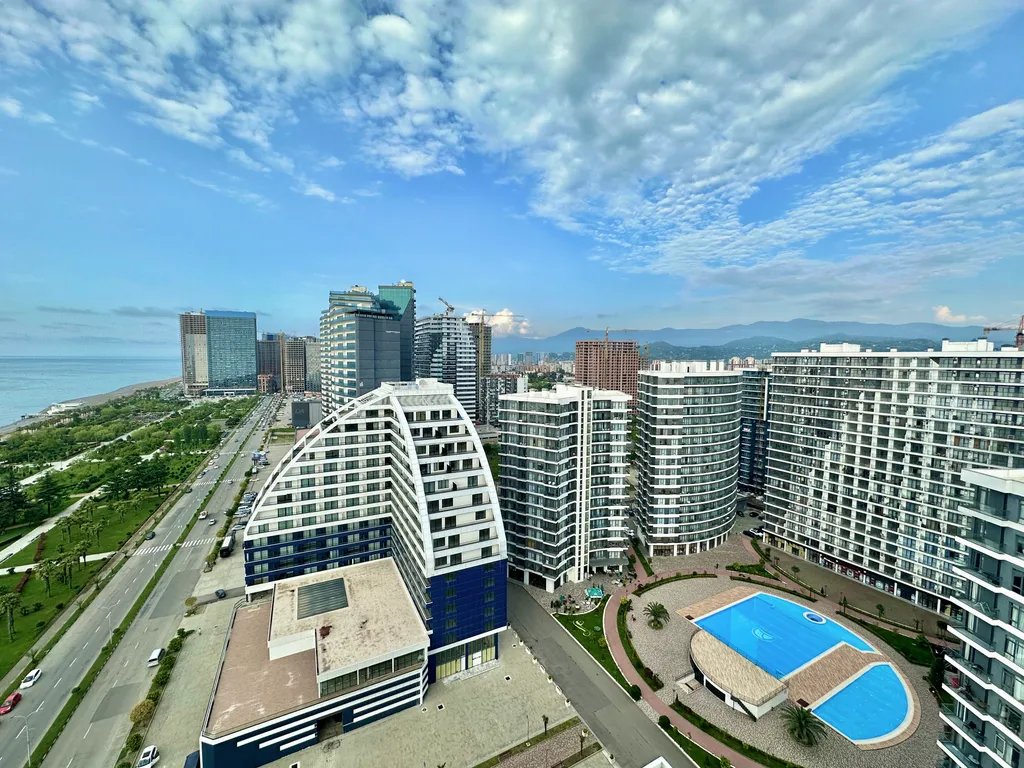 Уютная квартира с бассейном и панорамным видом на море горы и парк