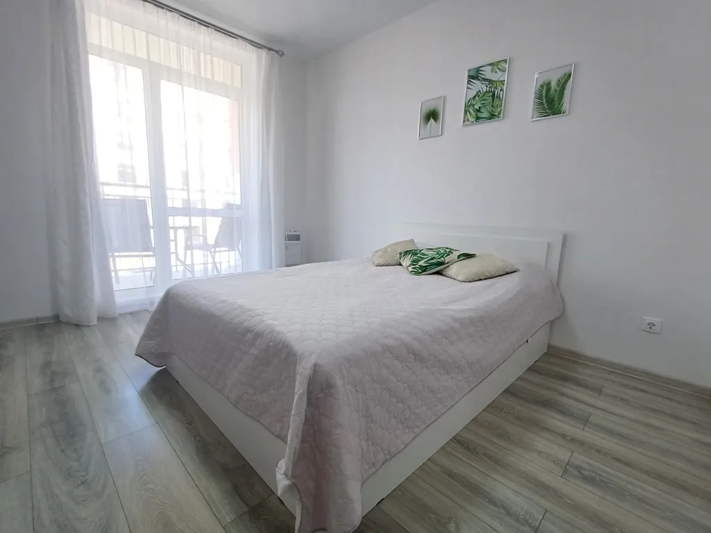 Студия с бассейнами в Сукко