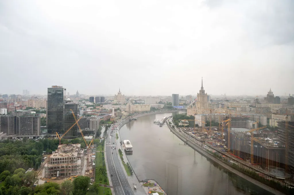 Просторные трёхкомнатные апартаменты в центре города в Capital Towers