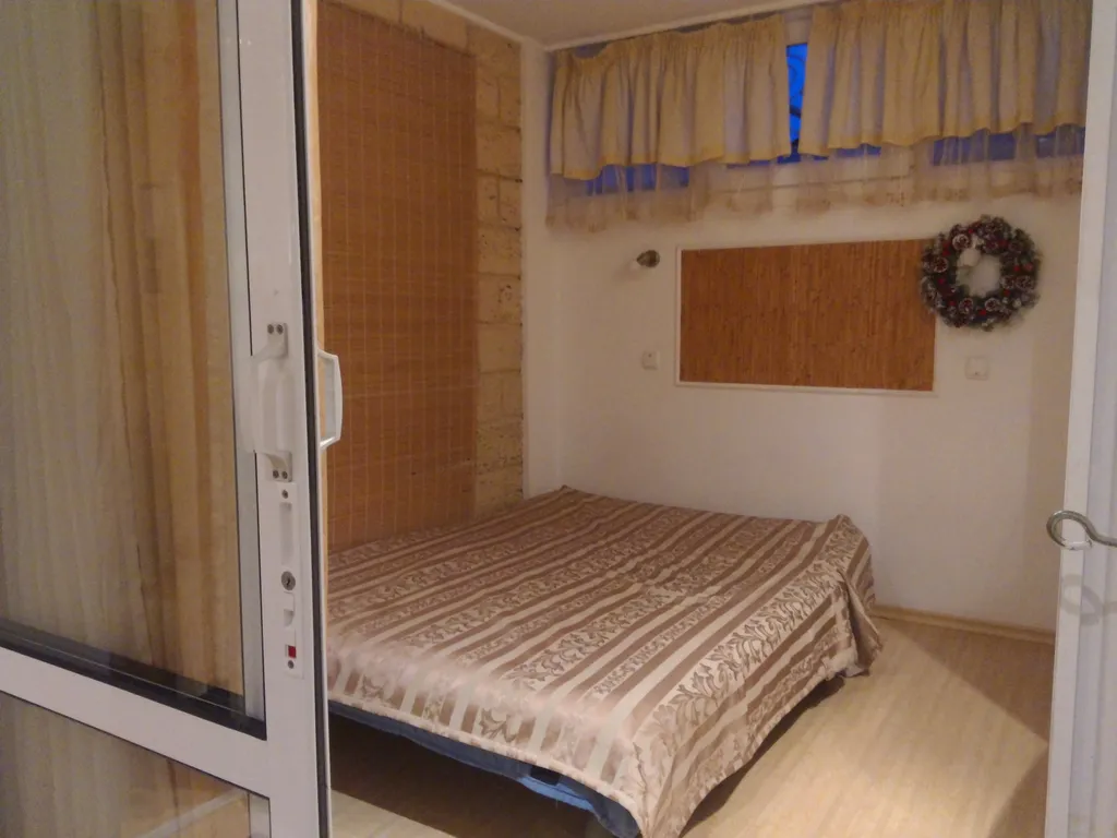 Уютная евротрешка с выходом во дворик к зоне барбекю